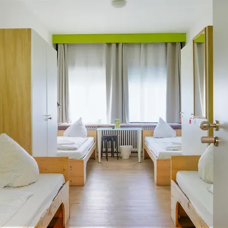 Gaestehaus Kaiserpassage- Ihr Cityhostel ホステル カールスルーエ