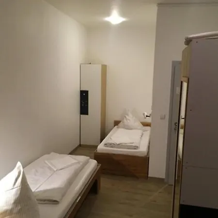 Gaestehaus Kaiserpassage- Ihr Cityhostel 卡尔斯鲁厄