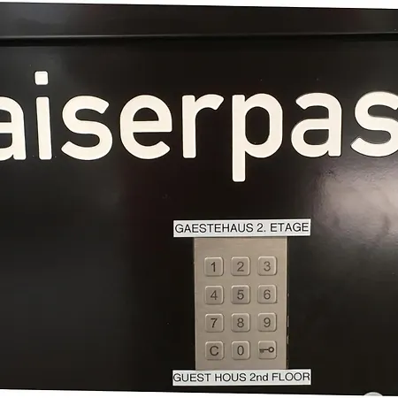 Gaestehaus Kaiserpassage- Ihr Cityhostel אכסניה קרלסרוהה