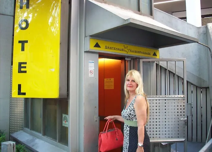 Gaestehaus Kaiserpassage- Ihr Cityhostel 卡尔斯鲁厄